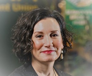 Dr Claudia Lampman