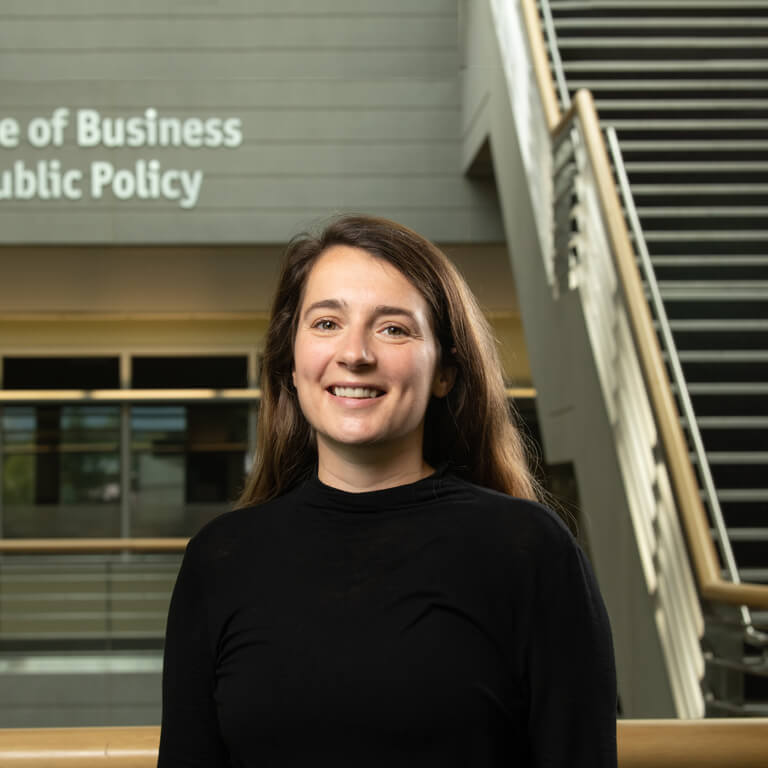 Dr. Hannah Hennighausen