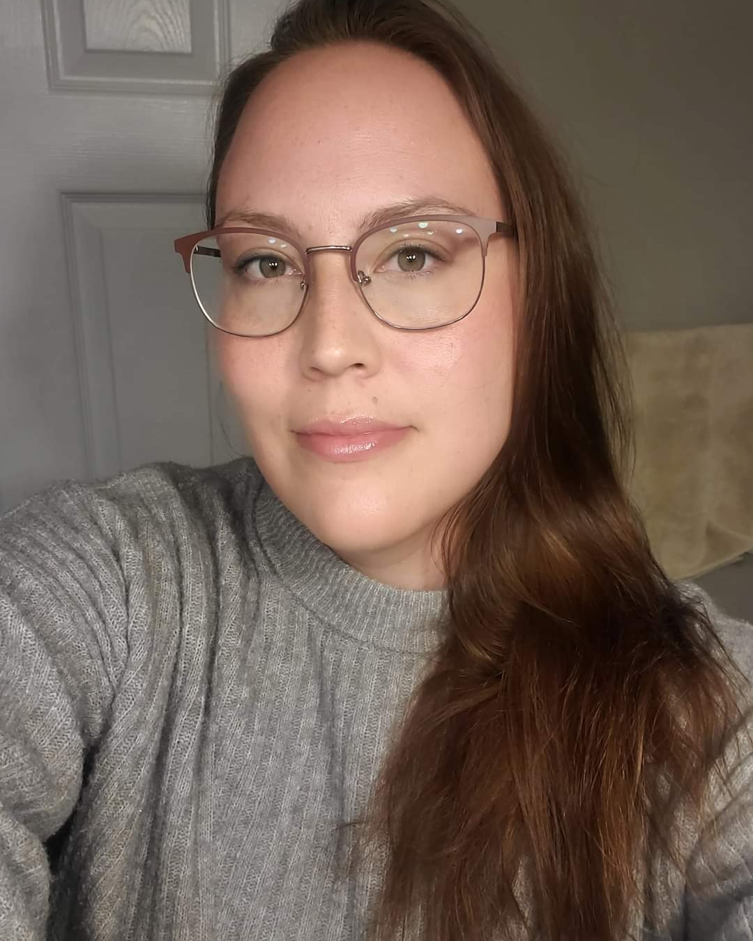 holly whelan smiling