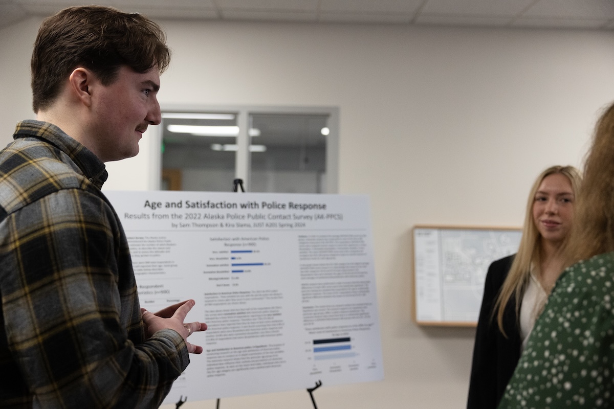 SJHS student presenting project.