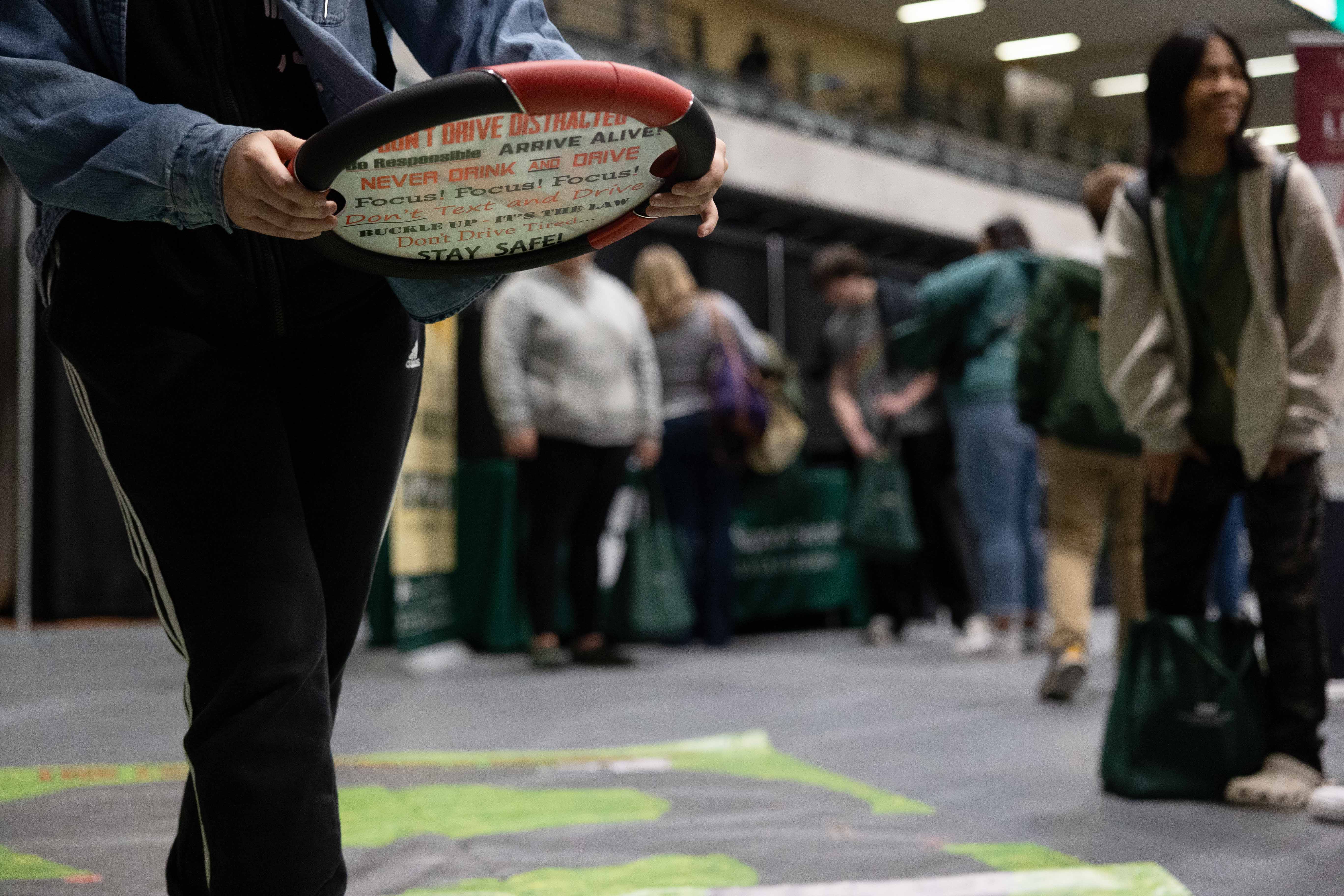 Drunk simulation steering wheel