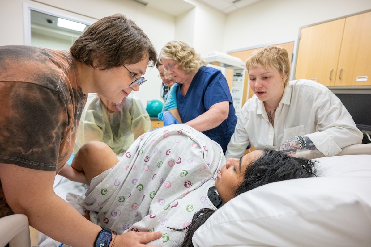 Student doulas assisting with simulation