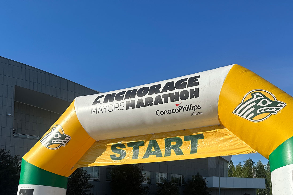 Inflatable arch