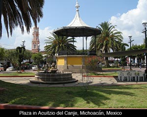 Plaza in Acuitzio del Canje