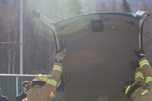 Students turn a mini-van into a convertible to reach injured victims (Photo by Philip Hall/University of Alaska Anchorage). 