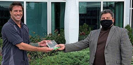 Patrick Wilcox accepts the 2020 Bill Rose Memorial Award