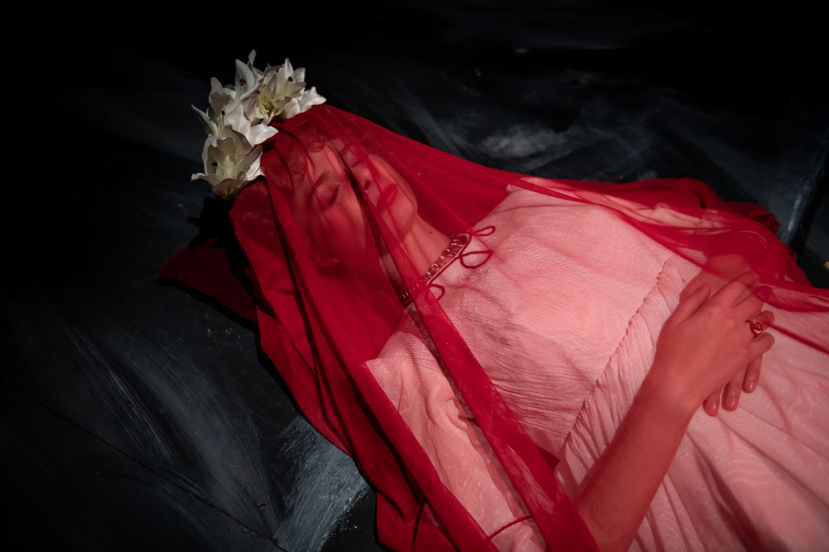 Juliet dead upon the stage in a Shakespeare play