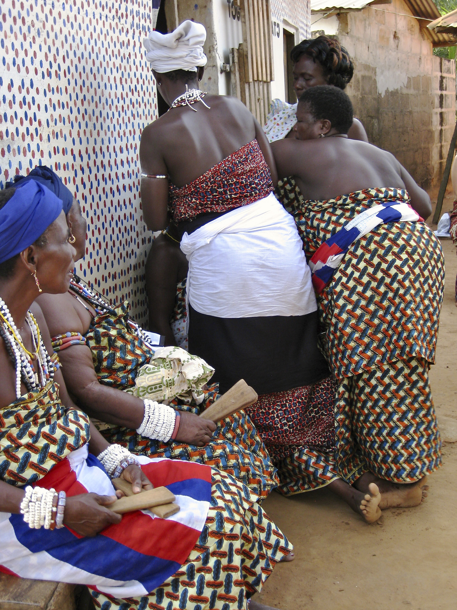 Dzodze women gathered around a doorway