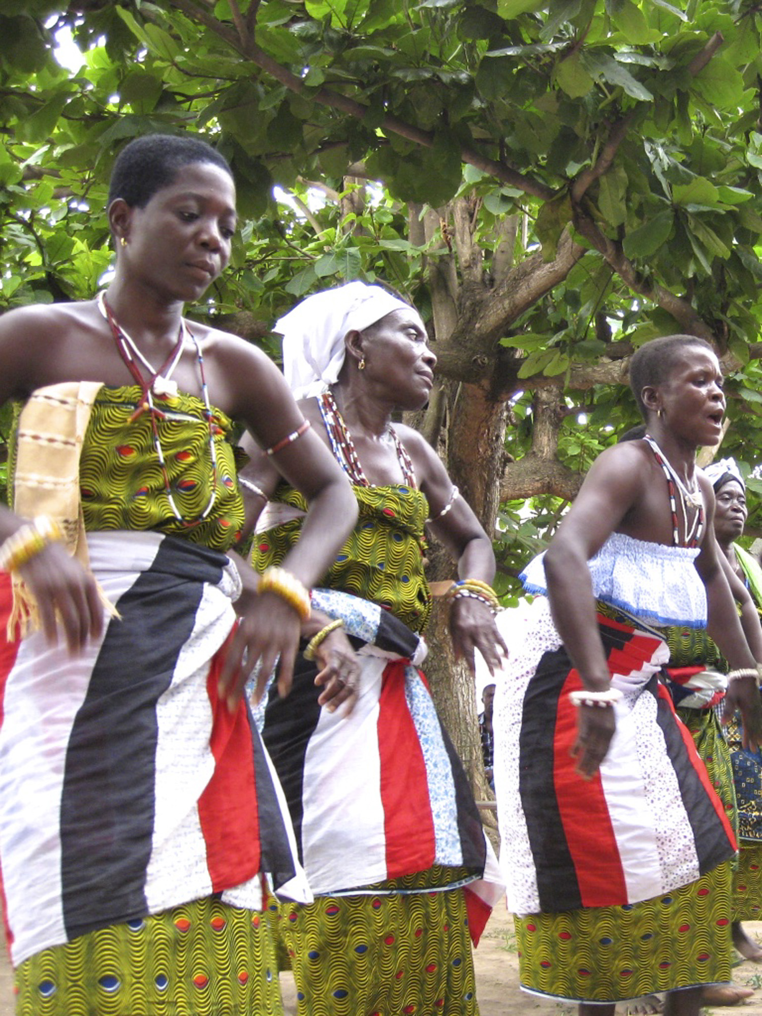 Dzodze dancers