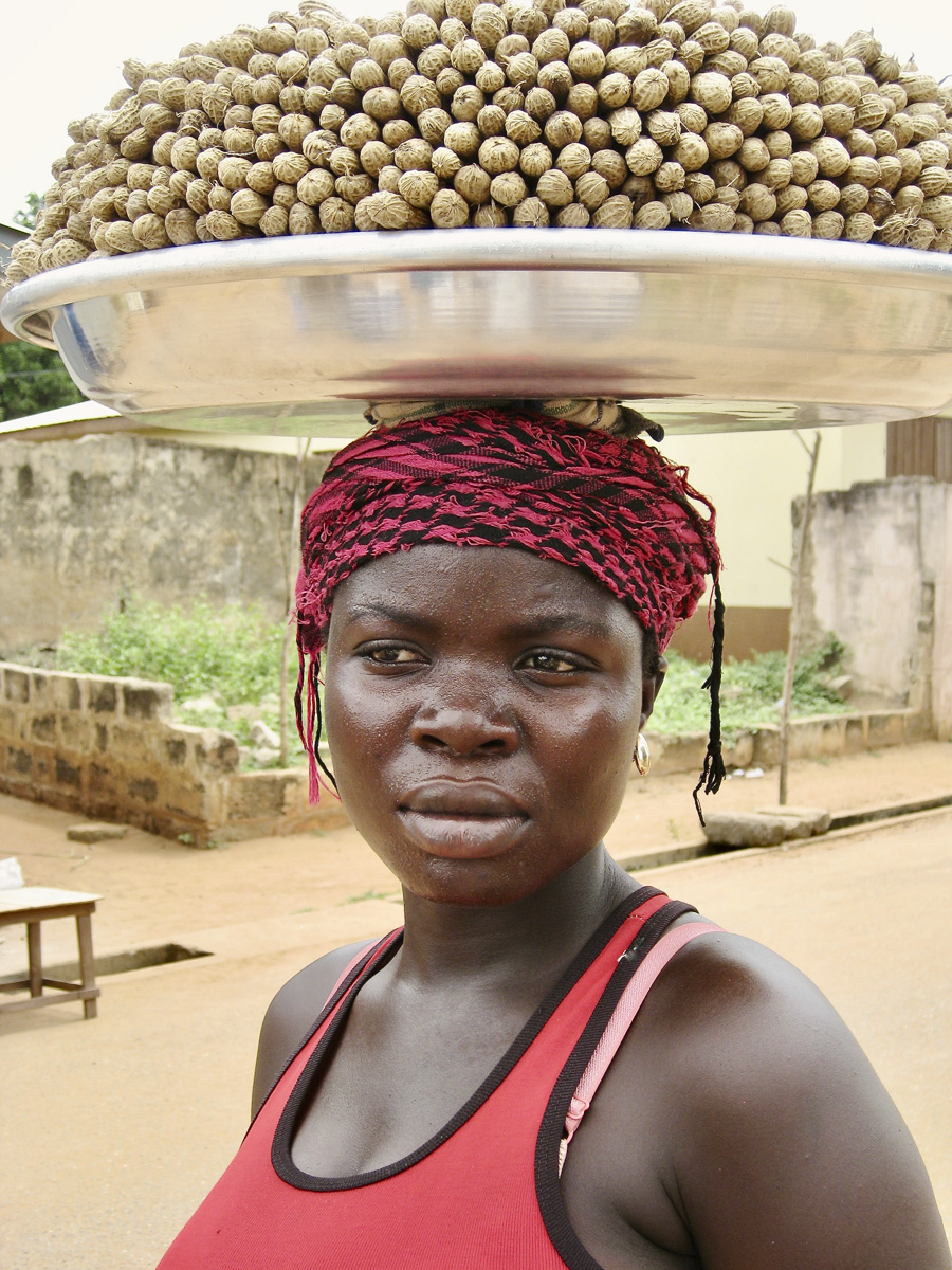 Woman with tray on head with peanuts